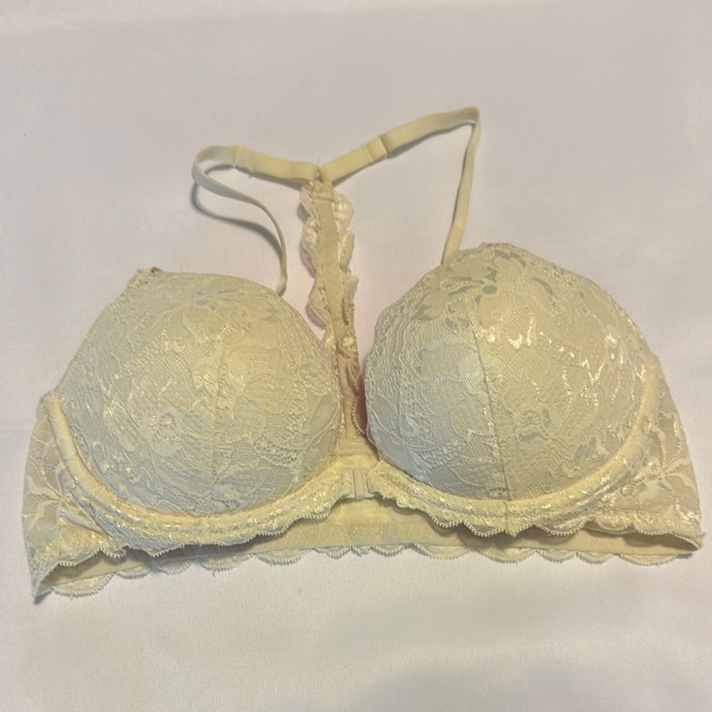Victoria's Secret Cream Lace T-Shirt Bra